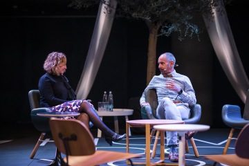 Lenka Kabrhelová in discussion with sitting mayor of West Sacramento, Christopher Cabaldon at reSITE | Photo courtesy of Tomáš Princ