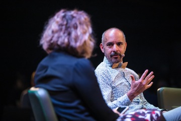 Christopher Cabaldon, sitting mayor of West Sacramento discussing his cities regeneration with Lenka Kabrhelová at reSITE | Photo courtesy of Tomáš Princ