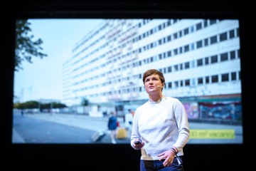 Leona Lynen, project manager for ZUsammenKUNFT presenting their cooperative project, Haus der Statstik, at reSITE | Photo courtesy of Tomáš Princ